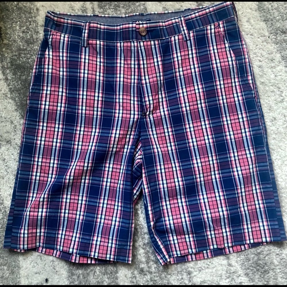 IZOD Men’s blue and pink plaid shorts NWOT Sz 32
